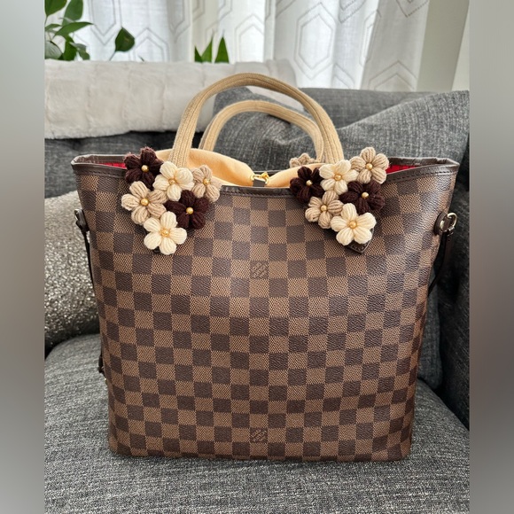 Authentic Louis Vuitton MM Damier Ebene - Picture 4 of 16